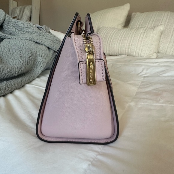 Michael Kors Women’s Selma Medium Top Zip Purse (Soft Pink) #purse #michaelkors